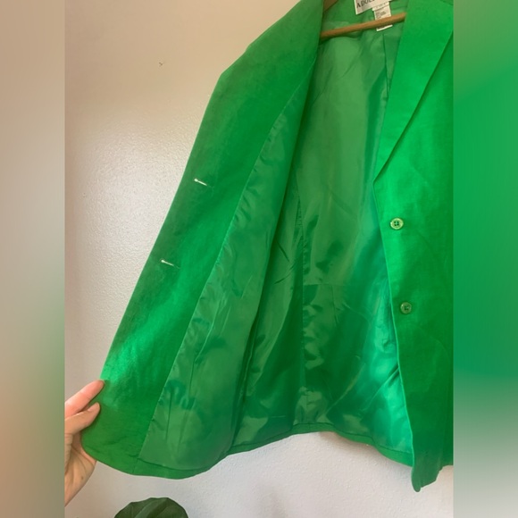 𝙶𝚛𝚎𝚎𝚗 𝙻𝚒𝚗𝚎𝚍 𝙱𝚕𝚊𝚣𝚎𝚛 - Picture 2 of 7